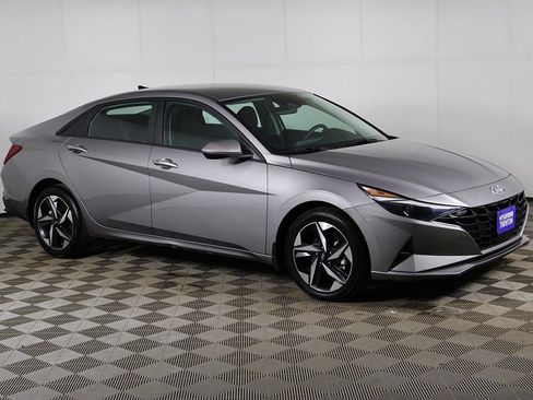 Used 2023 Hyundai Elantra SEL w/ Convenience Package image 42