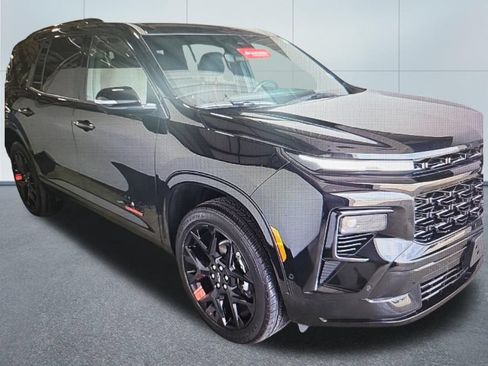 Used 2026 Chevrolet Traverse RS w/ LPO, Cargo Package AWD/4WD image 2