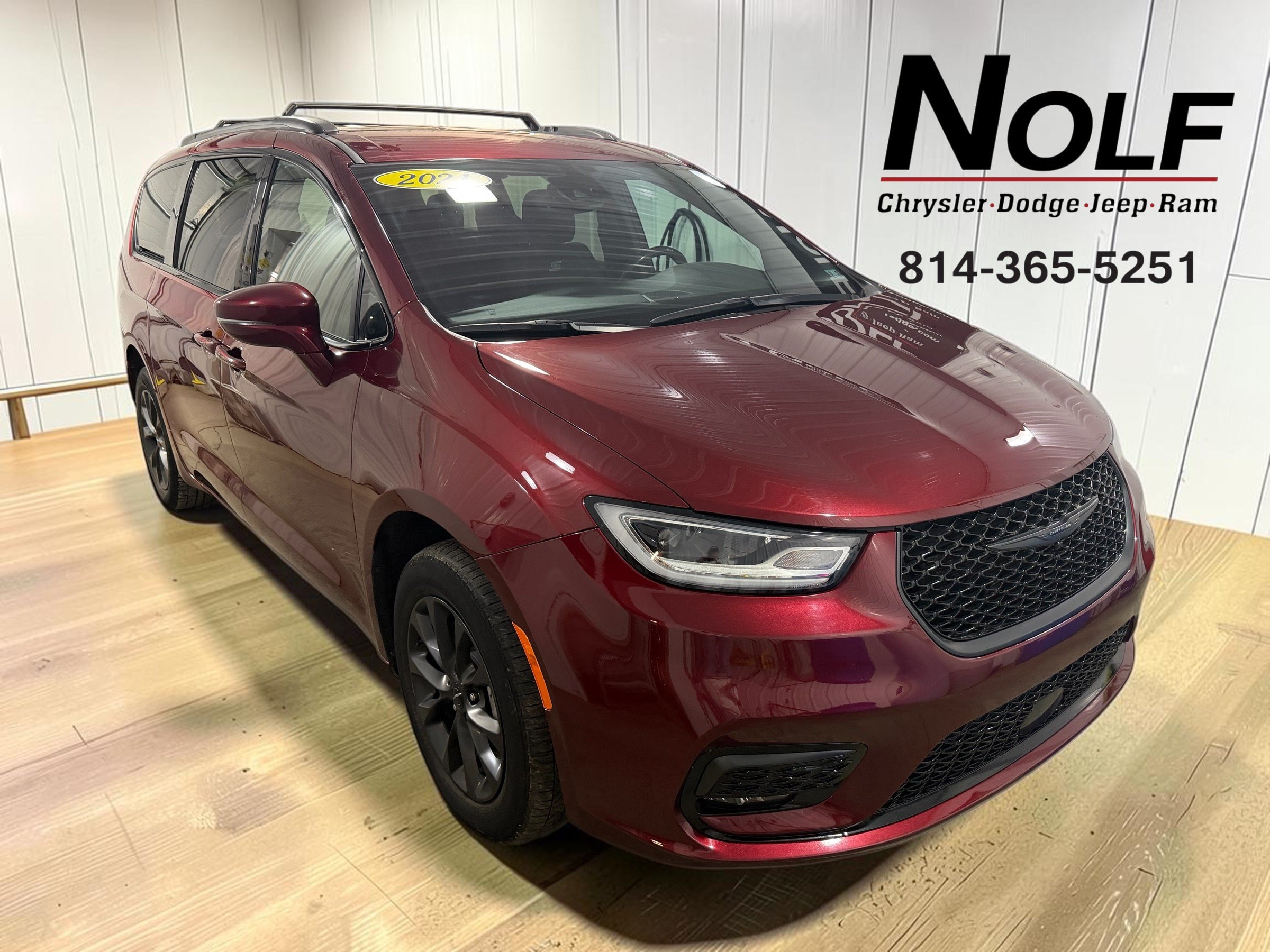 Used 2021 Chrysler Pacifica Touring w/ Cold Weather Group AWD/4WD image 1