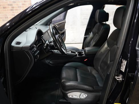 Used 2019 Porsche Macan S image 39