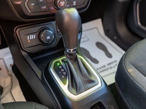 Used 2023 Jeep Renegade Latitude image 25