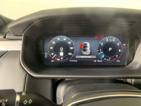 Used 2025 Land Rover Discovery Dynamic SE image 16