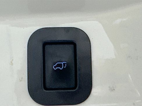 Used 2017 Toyota Sienna XLE image 29