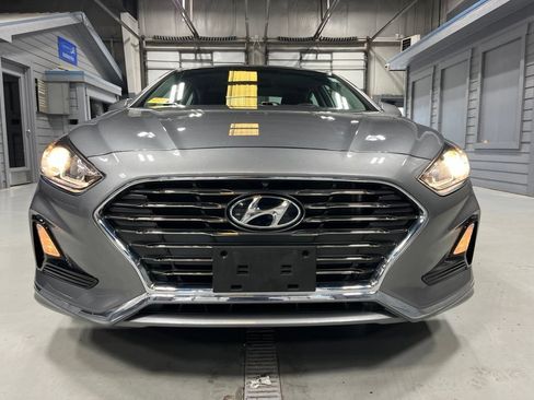 Used 2018 Hyundai Sonata SE FWD image 2