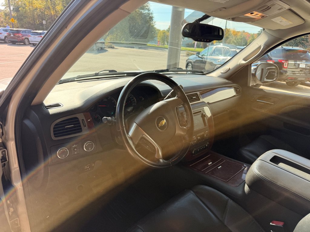 Used 2010 Chevrolet Avalanche LTZ AWD/4WD image 9
