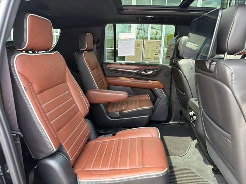 Used 2023 GMC Yukon XL Denali Ultimate AWD/4WD image 31