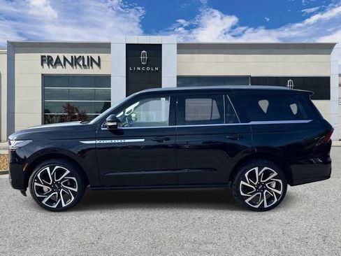 New 2026 Lincoln Navigator Reserve AWD/4WD image 4