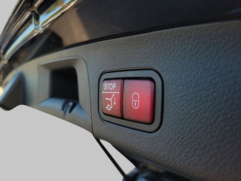 Certified 2025 Mercedes-Benz GLA 250 image 9