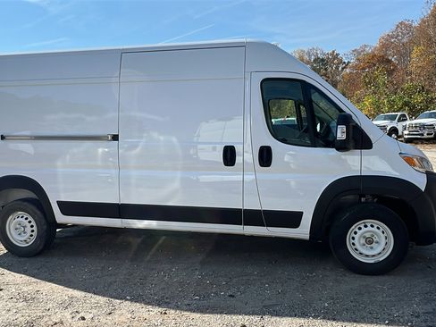Used 2025 RAM ProMaster 2500 w/ Storage Group image 7