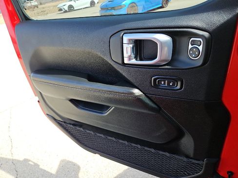 Used 2024 Jeep Wrangler Sahara image 13