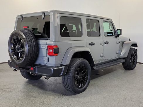 Used 2021 Jeep Wrangler Unlimited Sahara AWD/4WD image 6