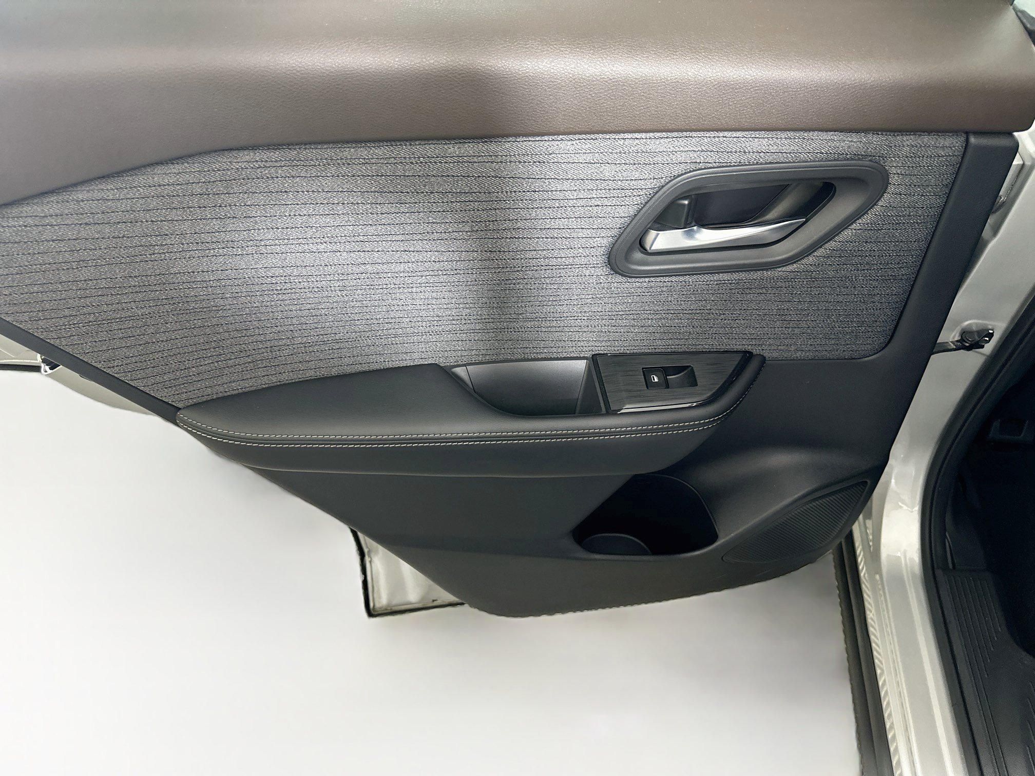 Used 2023 Nissan Rogue SV FWD image 25