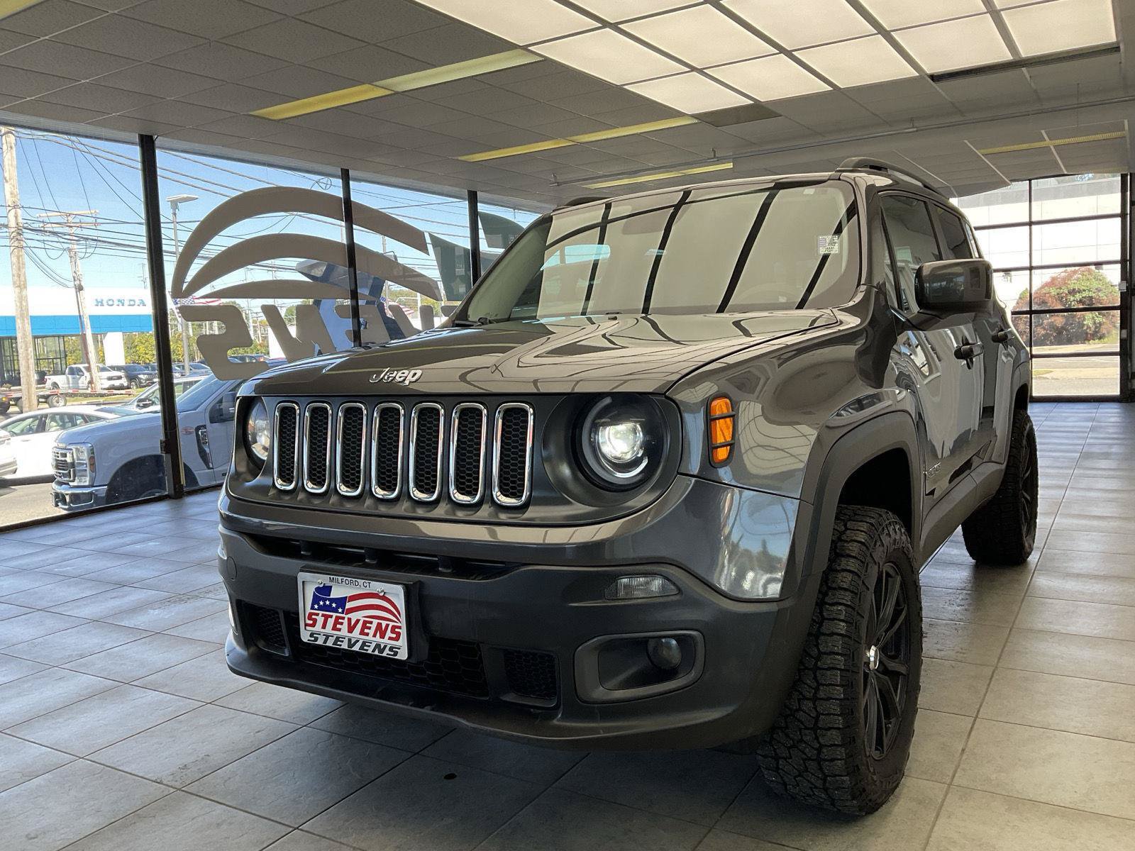 Used 2016 Jeep Renegade Latitude w/ Popular Equipment Group AWD/4WD image 3