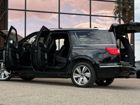 Used 2018 Lincoln Navigator L Reserve image 30