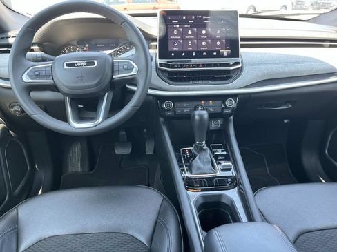 Used 2024 Jeep Compass Latitude AWD/4WD image 16