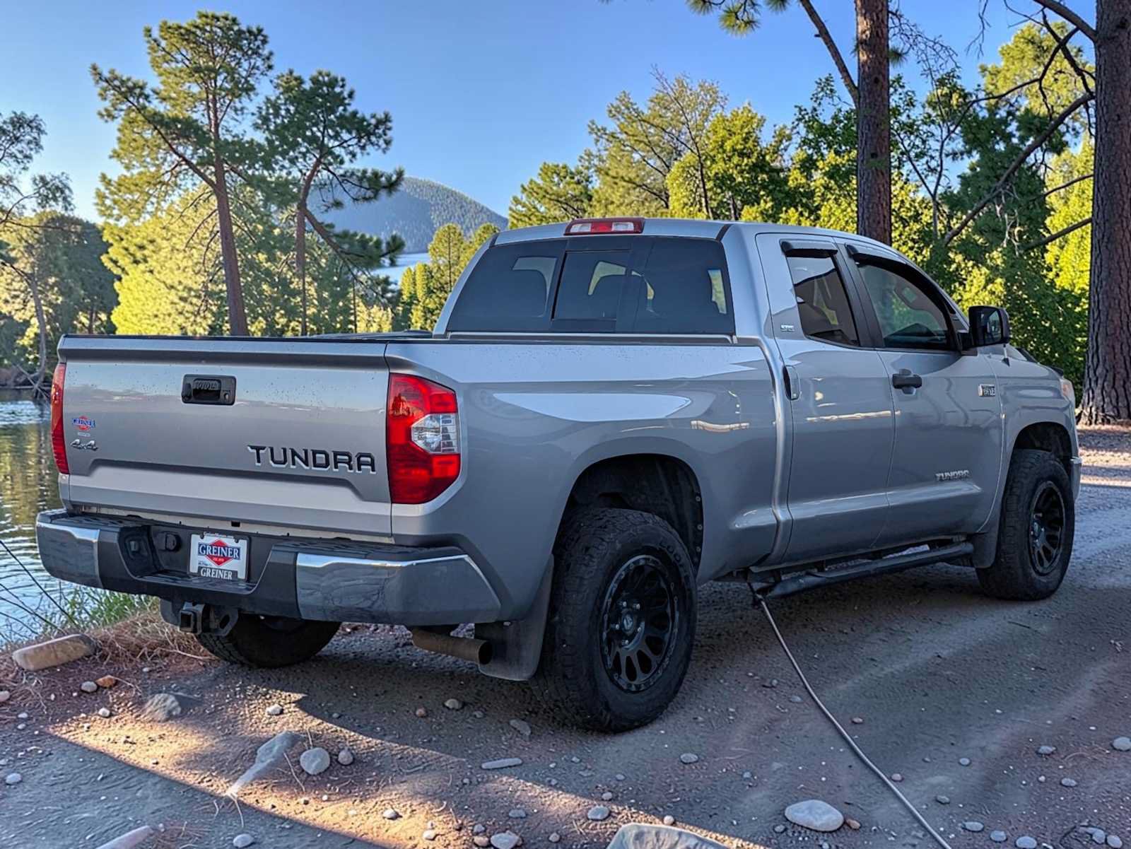 Used 2015 Toyota Tundra SR5 AWD/4WD image 6