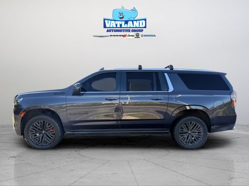Used 2024 Chevrolet Suburban High Country AWD/4WD image 2