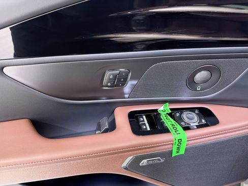 New 2026 Lincoln Nautilus Reserve AWD/4WD image 12