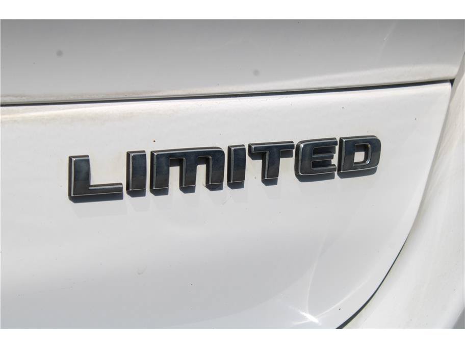 Used 2023 Jeep Grand Cherokee L Limited w/ Trailer Tow Group (B) AWD/4WD image 38
