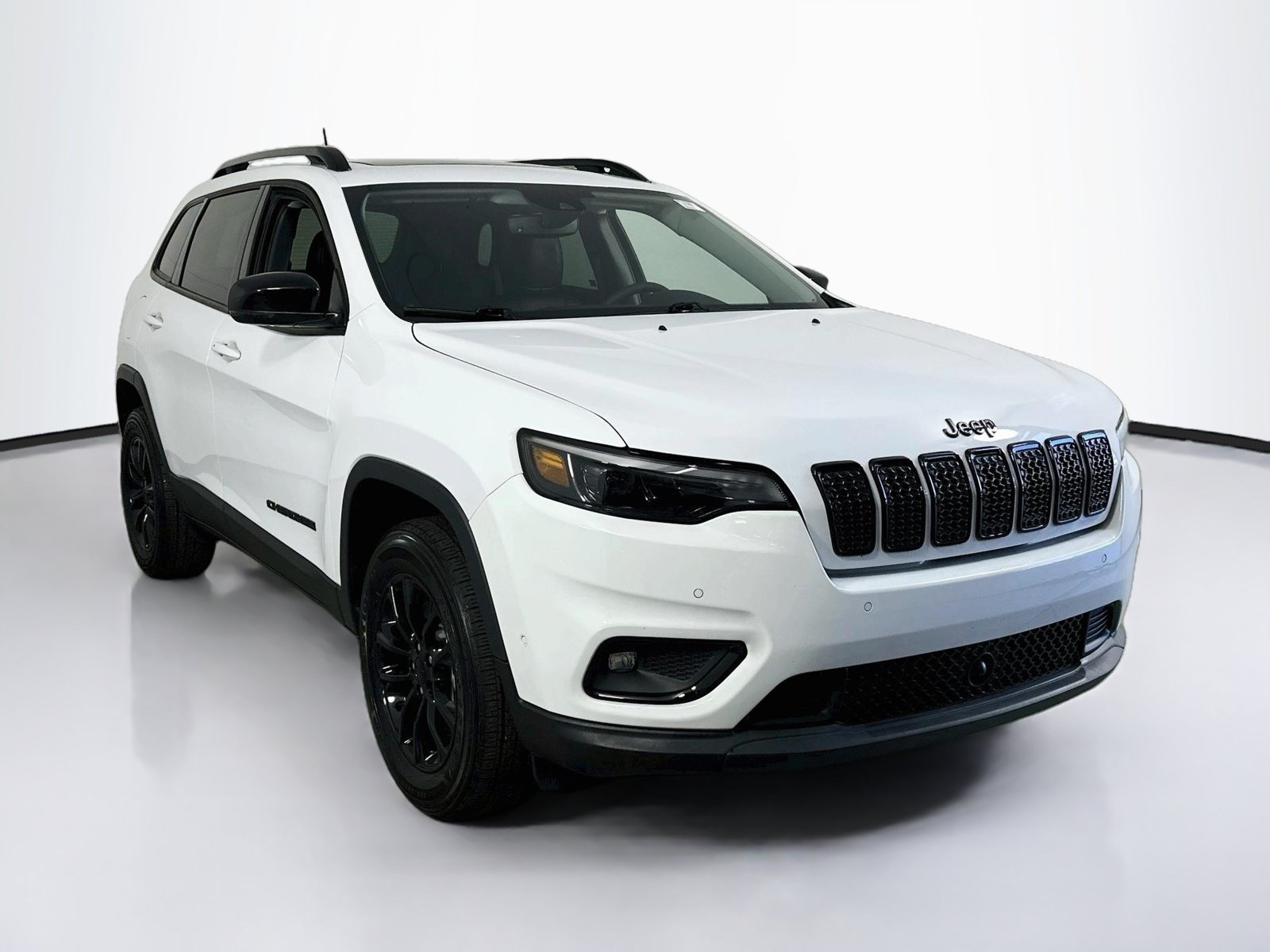 Used 2023 Jeep Cherokee Altitude Lux w/ Lux Elite Package AWD/4WD image 3