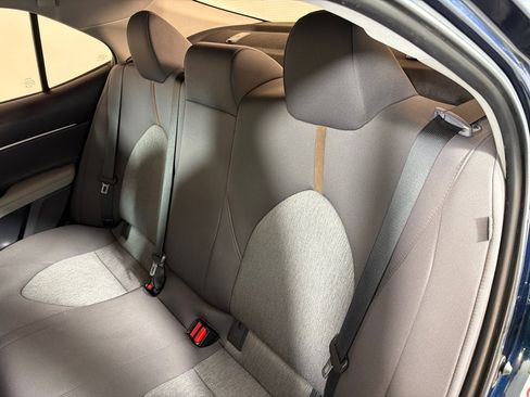 Used 2019 Toyota Camry FWD image 19