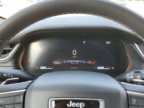 Used 2024 Jeep Grand Cherokee Altitude image 24