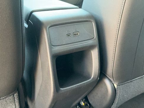 Used 2025 Chevrolet Trax LT w/ LT Convenience Package FWD image 20