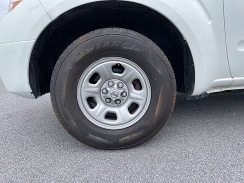 Used 2015 Nissan Frontier S image 9