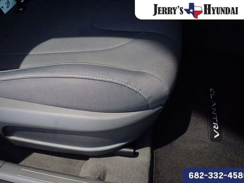 Used 2022 Hyundai Elantra SEL FWD image 23