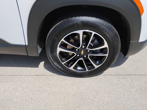 Used 2024 Chevrolet TrailBlazer LT w/ LT Cold Weather Package AWD/4WD image 32