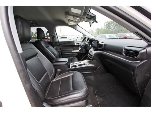 Certified 2022 Ford Explorer XLT w/ Equipment Group 202A image 27