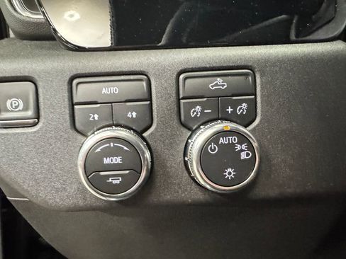 New 2026 GMC Sierra 1500 SLE image 17