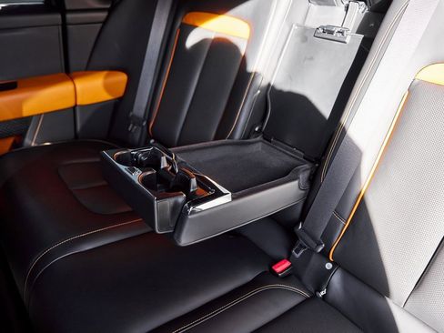 Used 2022 Rolls-Royce Cullinan Black Badge w/ Dark Exterior Package image 48