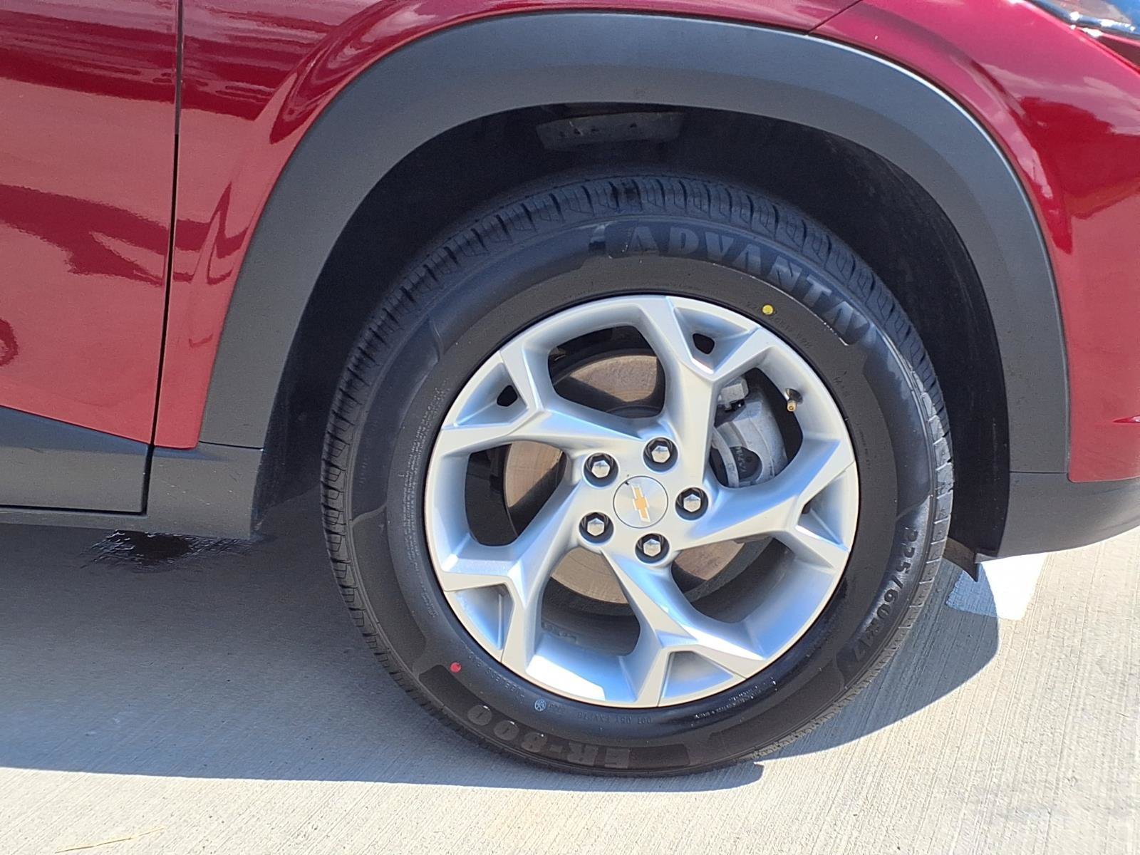 Used 2024 Chevrolet Trax LS w/ LS Convenience Package FWD image 10