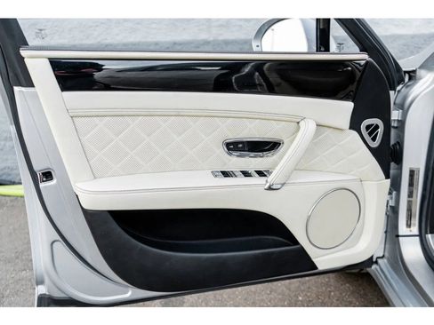 Used 2018 Bentley Flying Spur V8 image 23