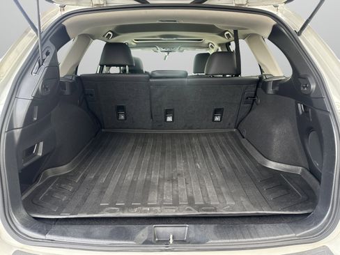 Used 2018 Subaru Outback 2.5i Limited image 9