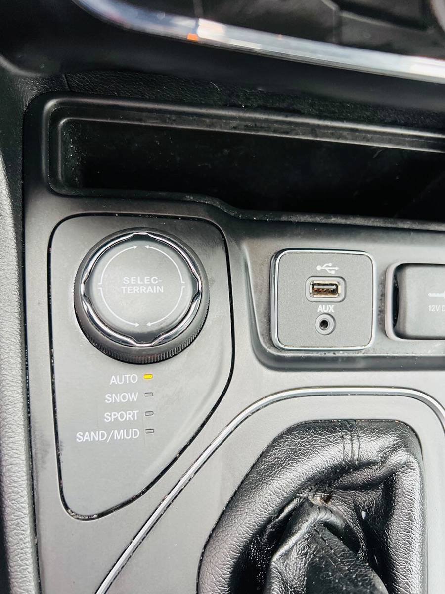 Used 2019 Jeep Cherokee Latitude Plus w/ Cold Weather Group AWD/4WD image 28