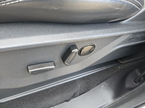 Used 2025 Ford Expedition Platinum AWD/4WD image 39