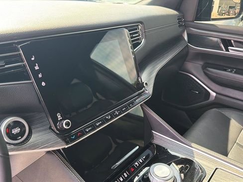 Used 2024 Jeep Wagoneer L Series II w/ Flexible Seating Group AWD/4WD image 14