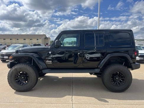 Used 2019 Jeep Wrangler Unlimited Sahara image 8