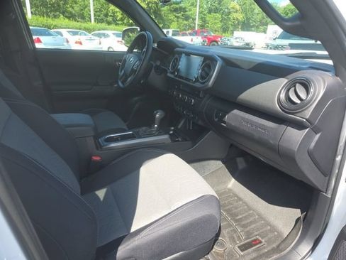 Used 2022 Toyota Tacoma TRD Sport w/ Technology Package AWD/4WD image 14