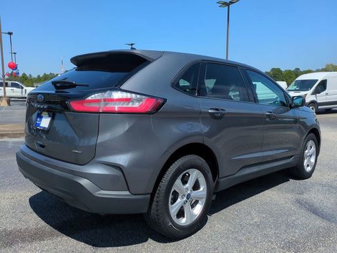 Certified 2024 Ford Edge SE image 4