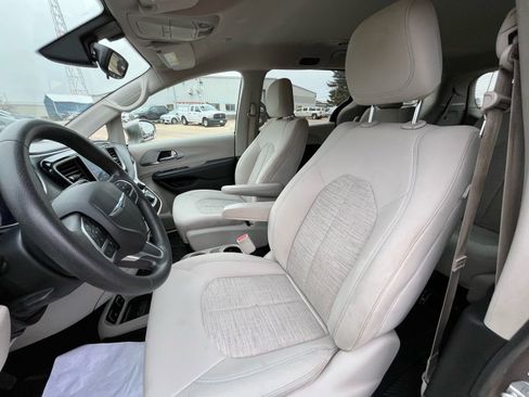 Used 2018 Chrysler Pacifica Touring Plus image 13