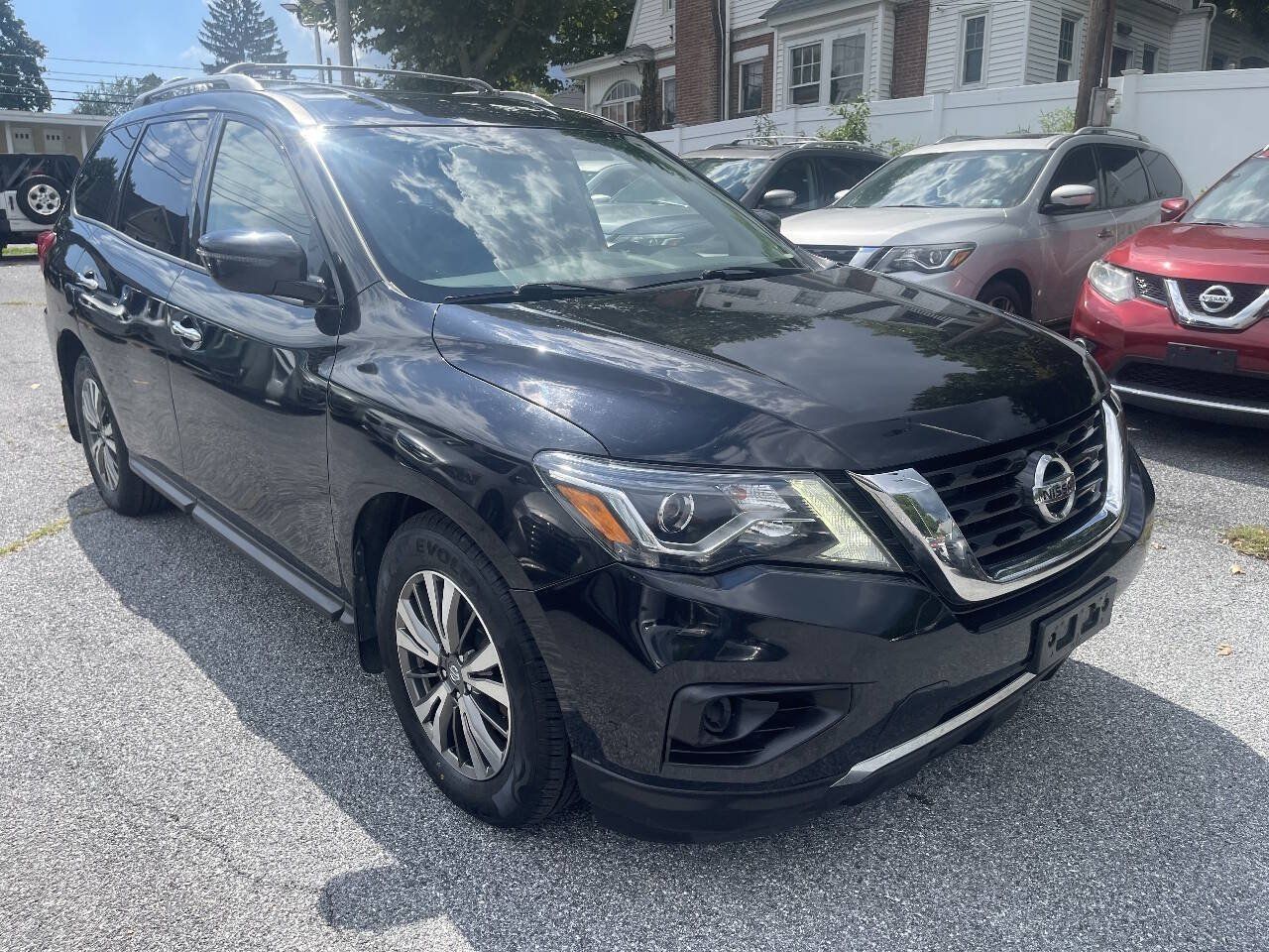 Used 2019 Nissan Pathfinder S AWD/4WD image 4
