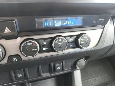 Used 2021 Toyota Tacoma SR AWD/4WD image 12