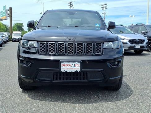 Used 2018 Jeep Grand Cherokee Altitude AWD/4WD image 2