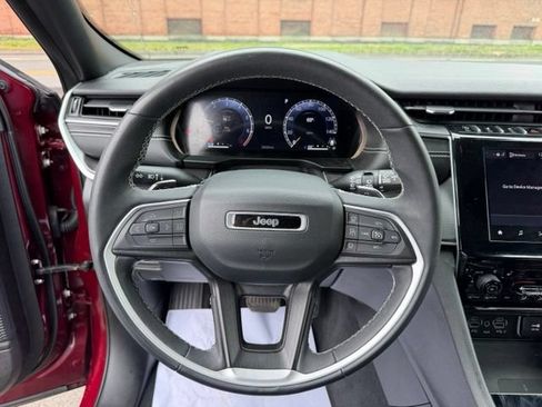 Used 2023 Jeep Grand Cherokee Altitude AWD/4WD image 19