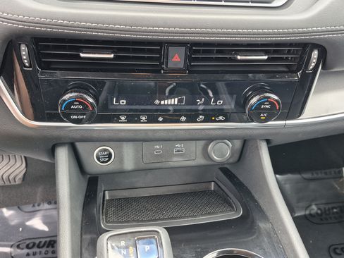 Certified 2021 Nissan Rogue SV FWD image 28