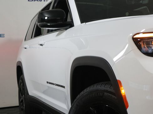 New 2025 Jeep Grand Cherokee L Altitude image 3