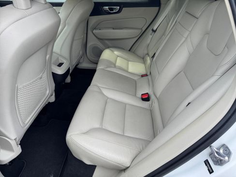 Used 2018 Volvo XC60 T6 Momentum w/ Protection Package Premier AWD/4WD image 6